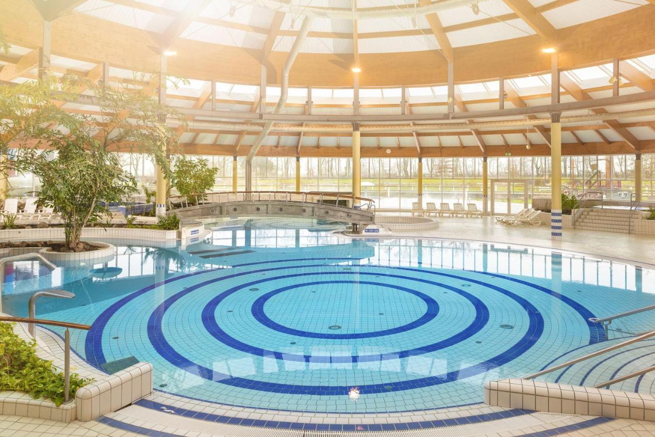 Ferienhaus De niege Wech Wohnung 02 mit Sauna- und Schwimmbadnutzung im AHOI Sellin Thiessow Exterior foto