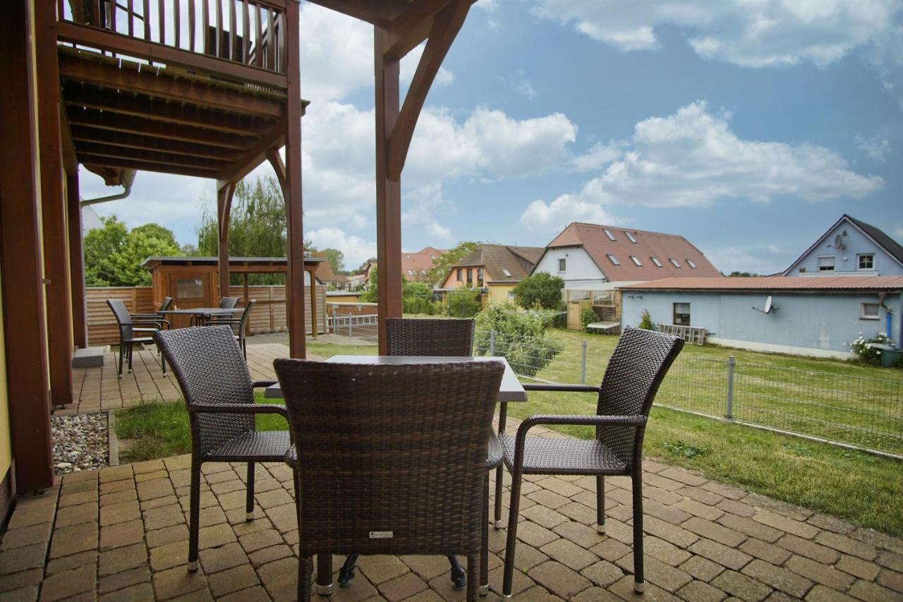 Ferienhaus De niege Wech Wohnung 02 mit Sauna- und Schwimmbadnutzung im AHOI Sellin Thiessow Exterior foto
