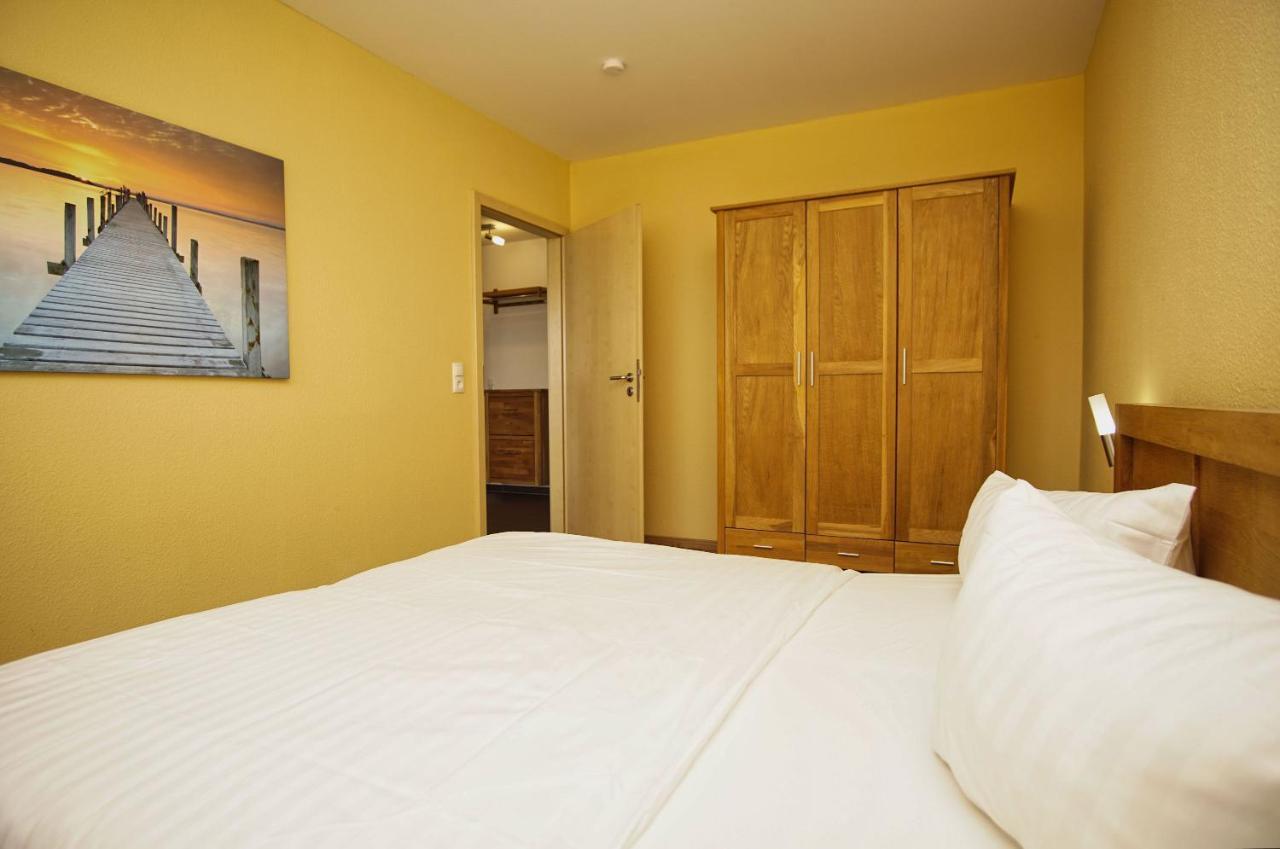Ferienhaus De niege Wech Wohnung 02 mit Sauna- und Schwimmbadnutzung im AHOI Sellin Thiessow Exterior foto