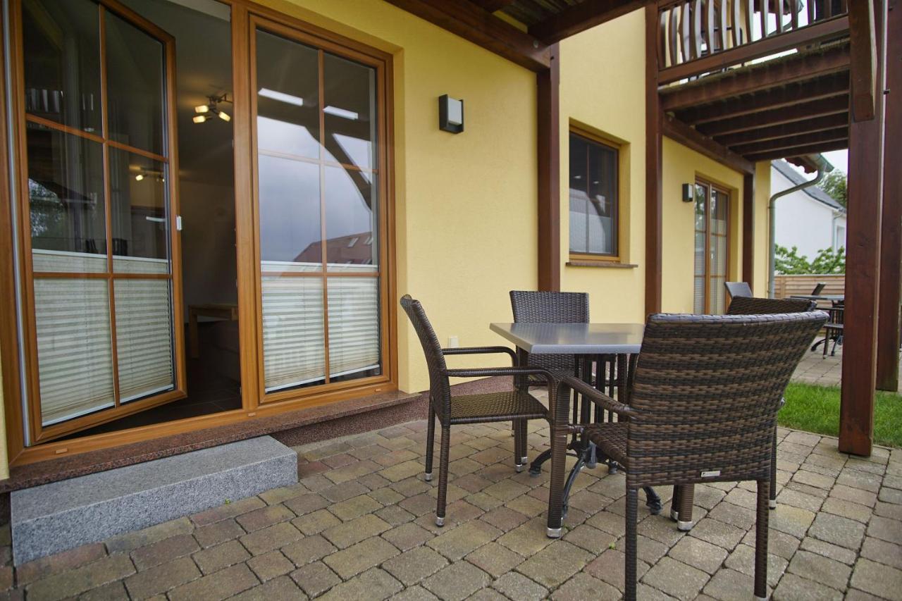 Ferienhaus De niege Wech Wohnung 02 mit Sauna- und Schwimmbadnutzung im AHOI Sellin Thiessow Exterior foto